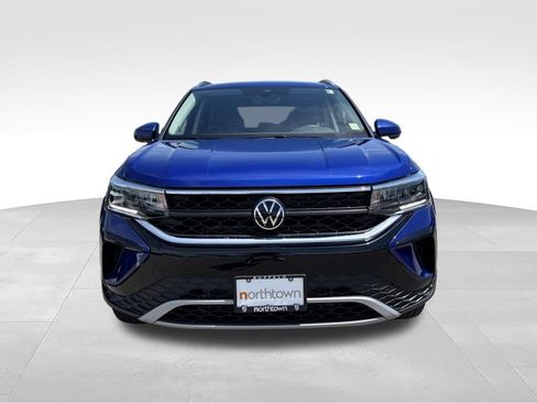 Used 2024 Volkswagen Taos SE AWD/4WD image 5