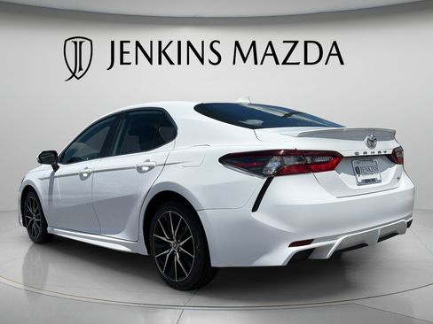 Used 2024 Toyota Camry SE FWD image 5