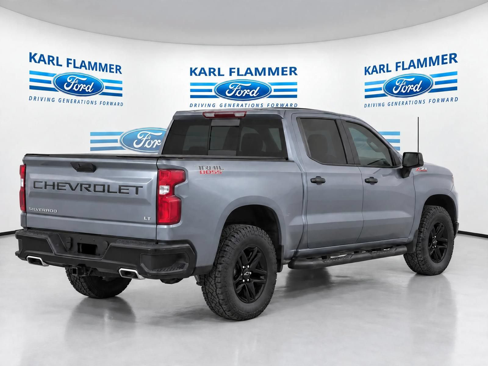 Used 2020 Chevrolet Silverado 1500 LT Trail Boss AWD/4WD image 3