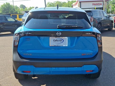 Used 2025 Nissan Kicks SR AWD/4WD image 5