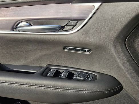 New 2025 Cadillac XT6 Luxury image 23