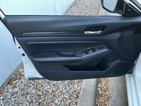 Used 2025 Nissan Altima 2.5 SV image 12