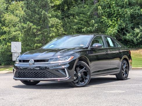 Used 2025 Volkswagen Jetta SE w/ Sunroof Package FWD image 4