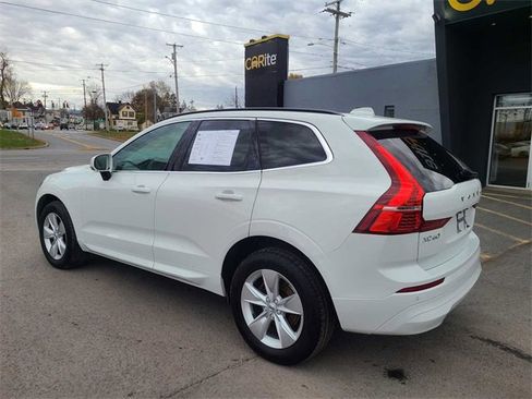 Used 2022 Volvo XC60 B5 Momentum image 9