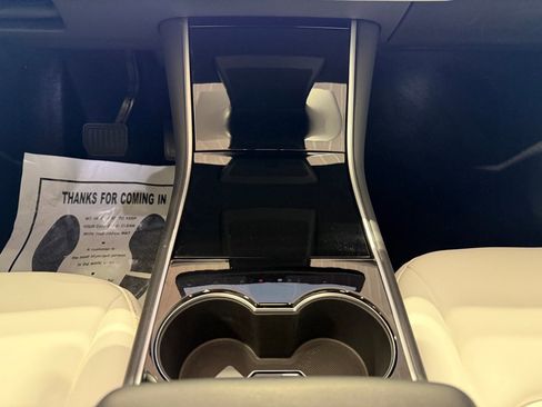 Used 2020 Tesla Model Y Long Range image 31