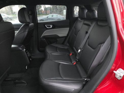 Used 2025 Jeep Compass Limited image 8