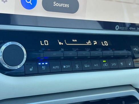 Used 2023 Toyota Sequoia Capstone AWD/4WD image 21