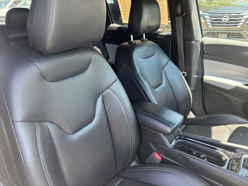 Used 2025 Jeep Compass Limited AWD/4WD image 31