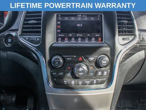 Used 2019 Jeep Grand Cherokee Laredo image 21