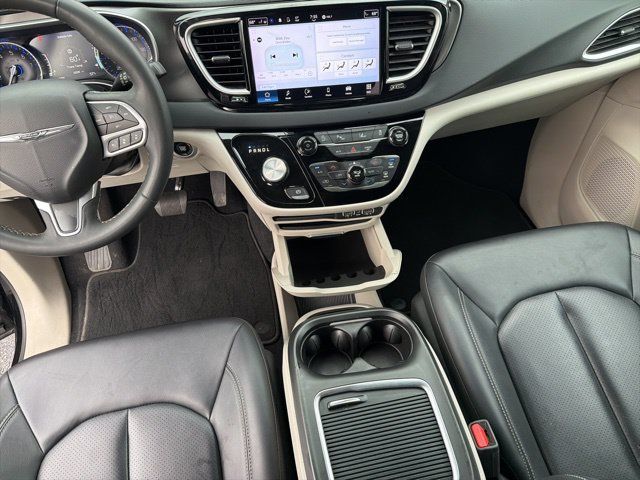 Used 2024 Chrysler Pacifica Touring-L FWD image 18