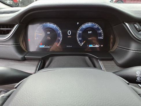 Used 2025 Jeep Grand Cherokee Limited image 21