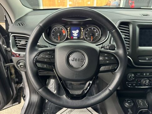 Used 2019 Jeep Cherokee Latitude Plus image 23