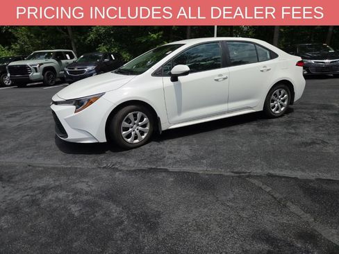 Certified 2025 Toyota Corolla LE FWD image 1