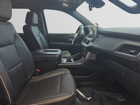 Used 2023 Chevrolet Suburban Premier image 16
