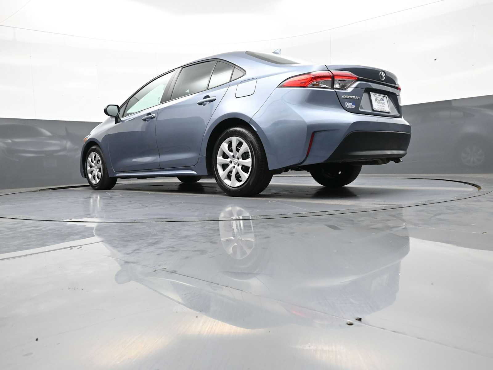 Used 2025 Toyota Corolla LE FWD image 30