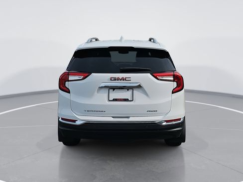 Used 2024 GMC Terrain SLT w/ Infotainment Package II image 4