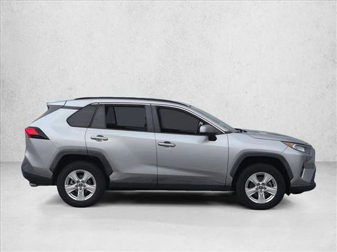 Used 2021 Toyota RAV4 XLE FWD image 4
