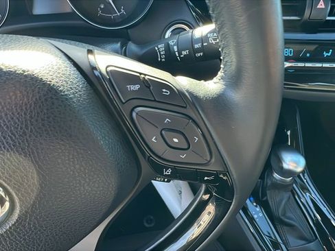 Used 2020 Toyota C-HR XLE image 23