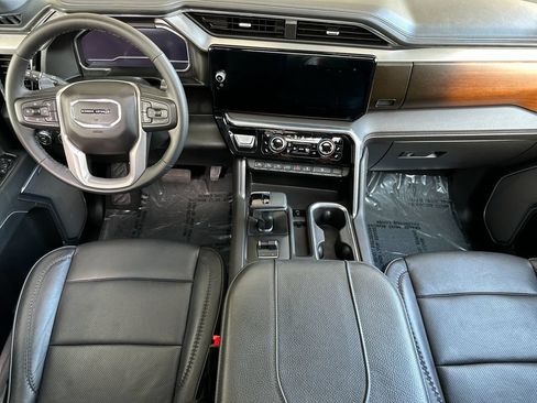 Used 2025 GMC Sierra 1500 Denali w/ Denali Reserve Package AWD/4WD image 12