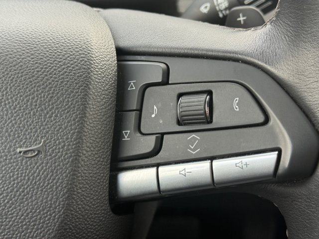 Used 2025 Cadillac XT4 Premium Luxury FWD image 12