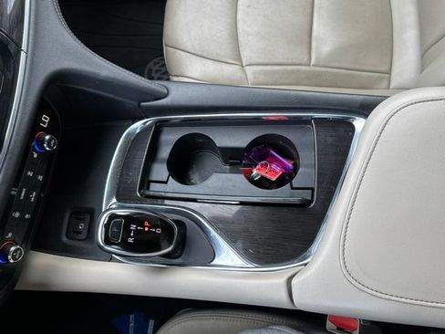 Used 2019 Buick Enclave Essence FWD image 31