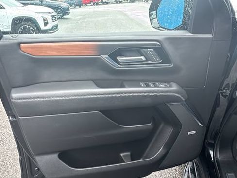 Used 2025 GMC Yukon XL Denali AWD/4WD image 13