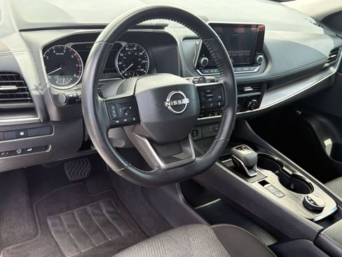 Used 2025 Nissan Rogue SV AWD/4WD image 4