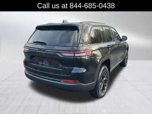 New 2025 Jeep Grand Cherokee Altitude image 5