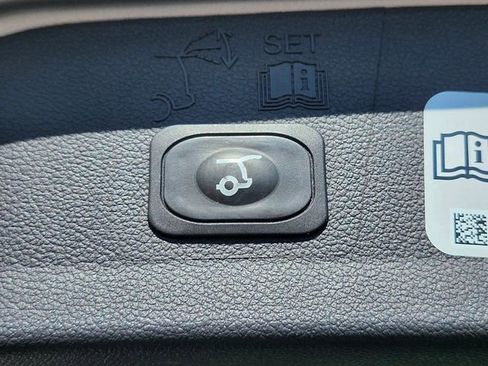 Certified 2019 Ford Escape Titanium image 33