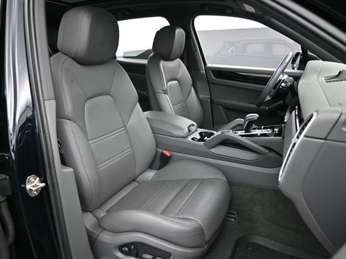 Certified 2023 Porsche Cayenne AWD/4WD image 29