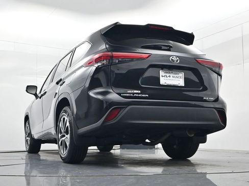 Used 2023 Toyota Highlander XLE AWD/4WD image 43