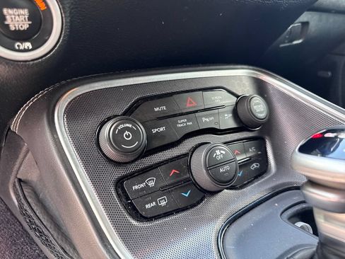 Used 2017 Dodge Challenger GT w/ GT Interior Package AWD/4WD image 28