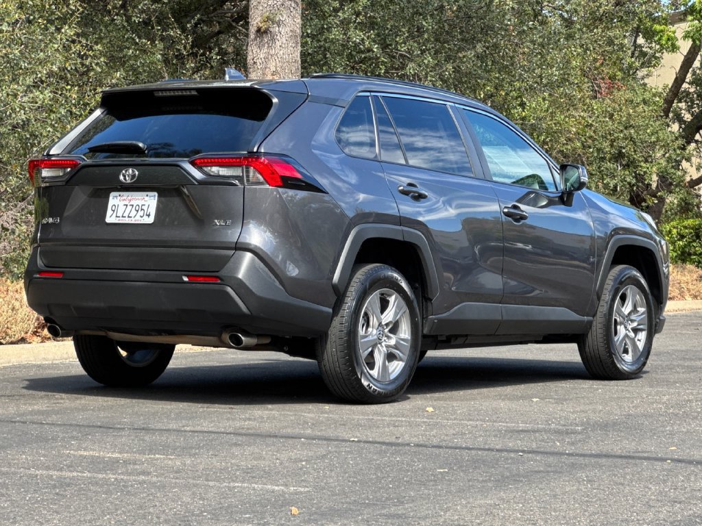 Used 2024 Toyota RAV4 XLE FWD image 5