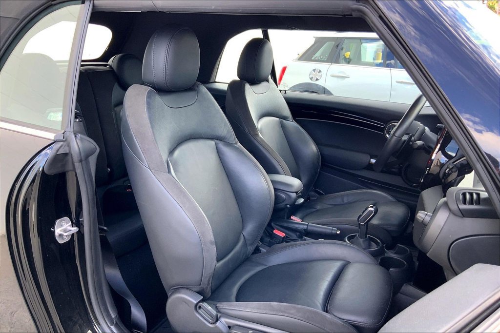 Used 2023 MINI Cooper S w/ Signature Upholstery Package FWD image 8