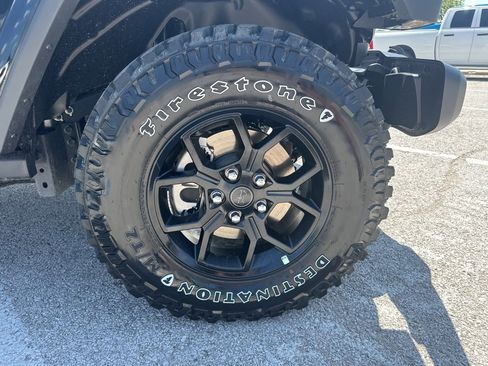 New 2025 Jeep Gladiator Willys image 40