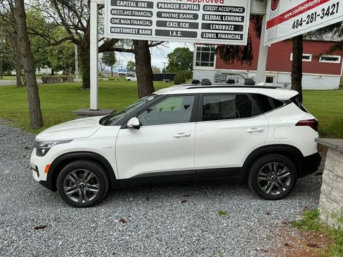Used 2023 Kia Seltos S AWD/4WD image 8