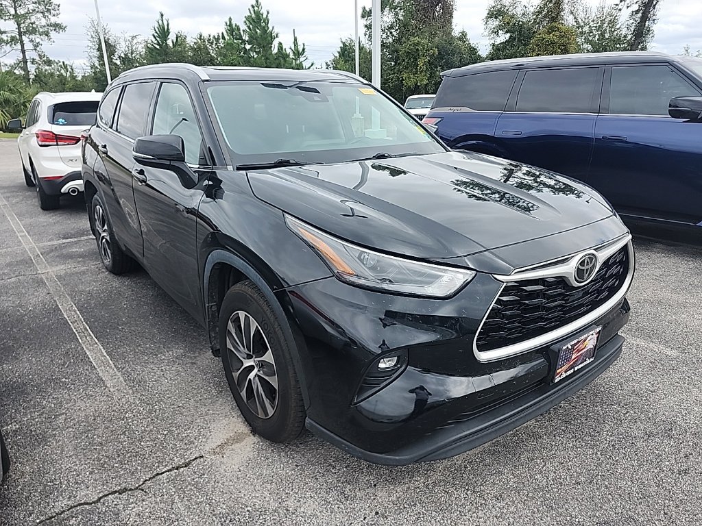 Used 2022 Toyota Highlander XLE AWD/4WD image 21