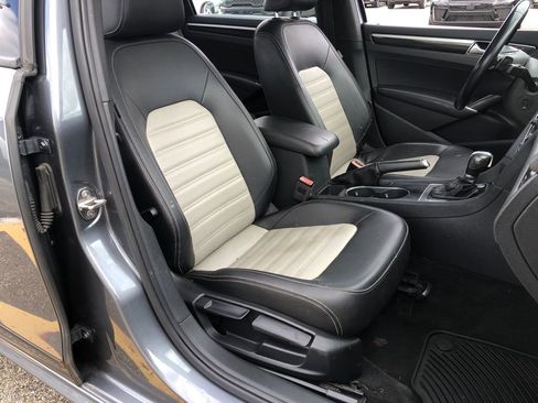 Used 2018 Volkswagen Passat 3.6 FWD image 23