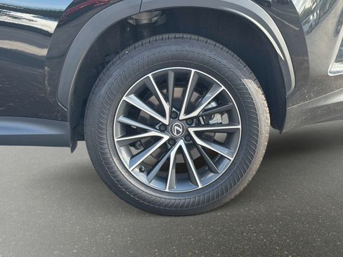 Used 2025 Lexus NX 250 FWD w/ Towing Package (2000 Lbs) image 12