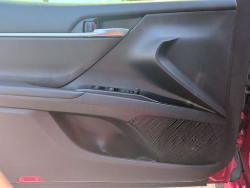Used 2020 Toyota Camry SE FWD image 12