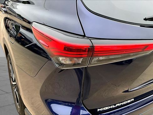 Used 2021 Toyota Highlander XSE FWD image 24