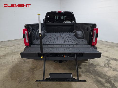 Certified 2023 Ford F450 Platinum w/ FX4 Off-Road Package image 9