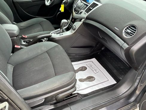 Used 2011 Chevrolet Cruze LT FWD image 12