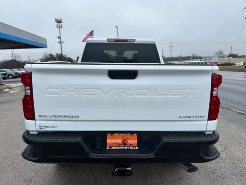 Used 2026 Chevrolet Silverado 2500 Custom w/ Custom Value Package image 9