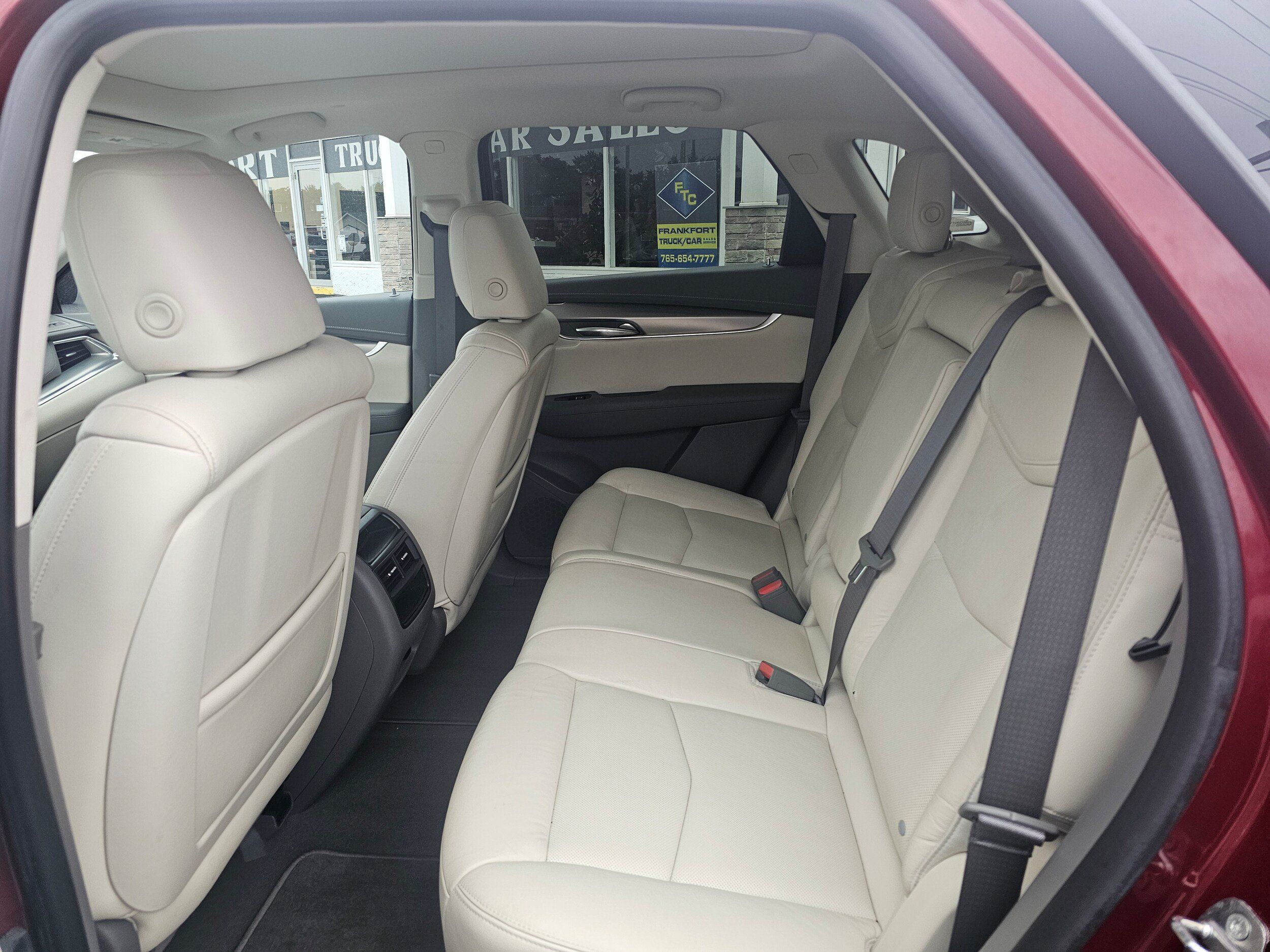 Used 2017 Cadillac XT5 Luxury w/ Driver Awareness Package AWD/4WD image 9
