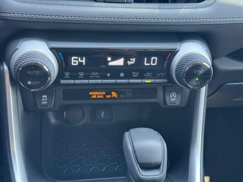 Used 2020 Toyota RAV4 XLE w/ Convenience Package FWD image 21
