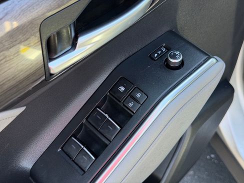 Used 2023 Toyota Highlander Limited AWD/4WD image 12