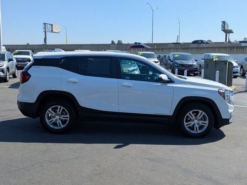 Used 2024 GMC Terrain SLE image 4