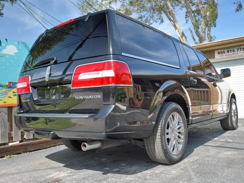 Used 2009 Lincoln Navigator L 2WD image 32