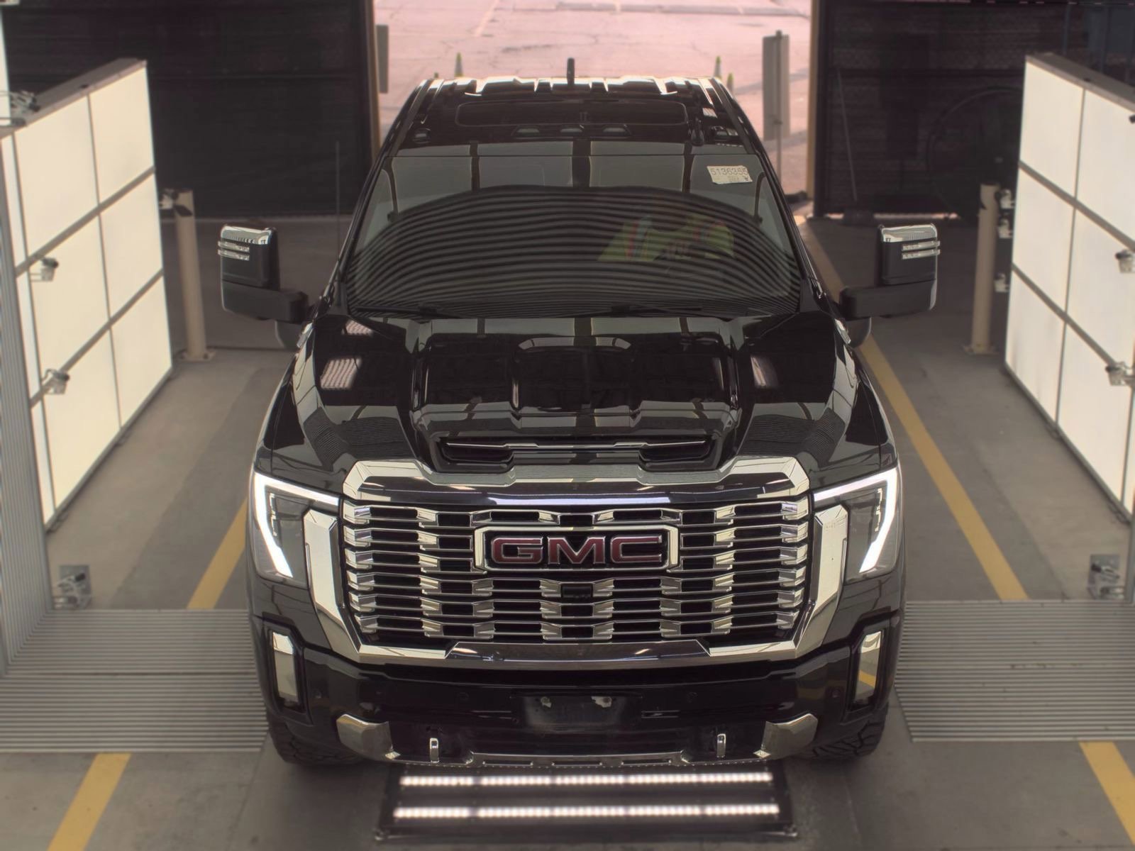 Used 2024 GMC Sierra 2500 Denali w/ Denali Reserve Package AWD/4WD image 9